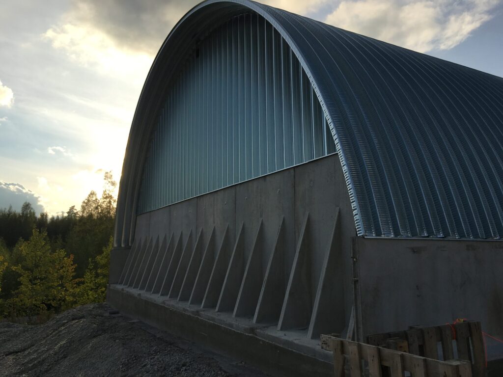 Varastohalli.