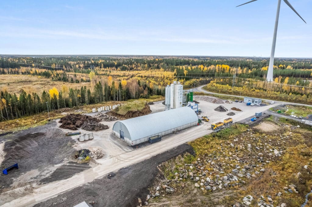 Kaarihalli, varastohalli, teollisuushalli, konehalli.