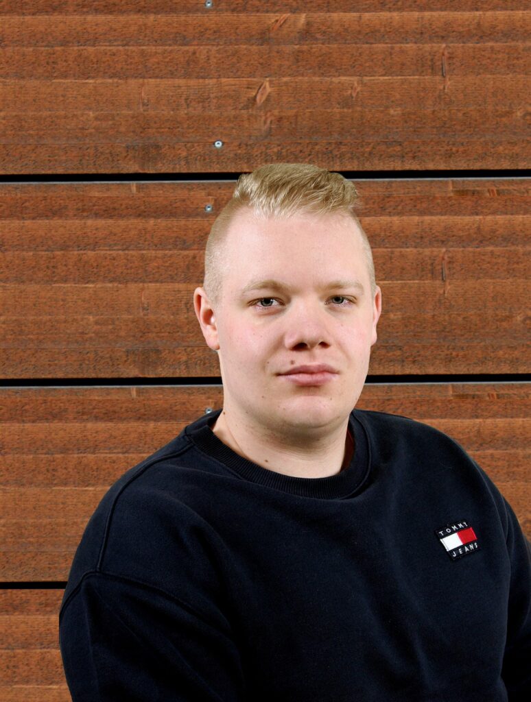 Kaarirakenne henkilöstö.